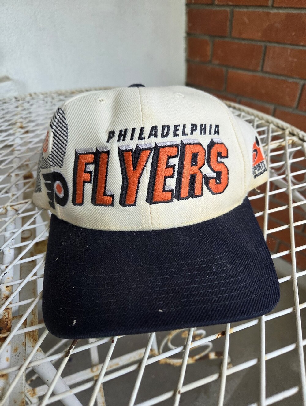 Vintage 90s Philadelphia Flyers Sports Specialties Laser Shadow Snapback Hat NHL